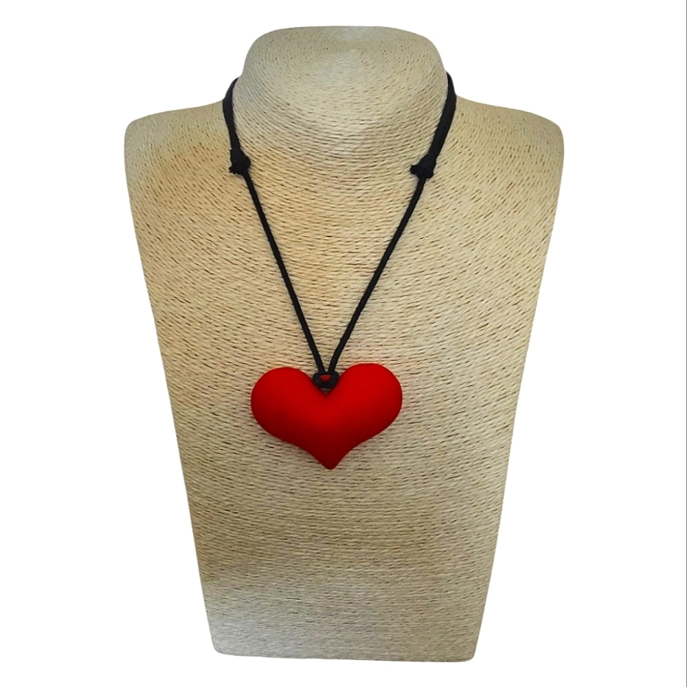 TRÏBE Red Heart Adjustable Necklace NWOT